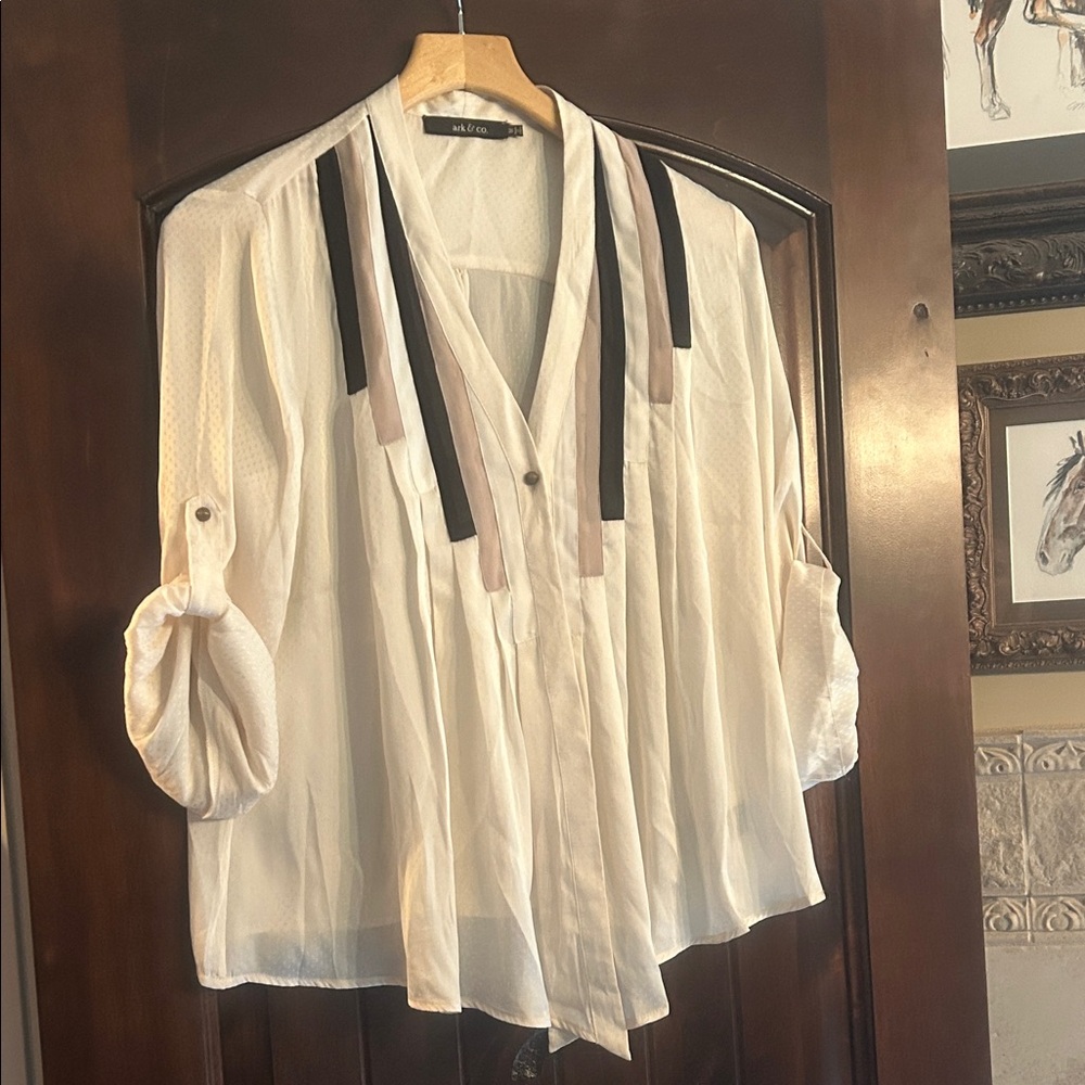 Ark & Co Sz M Blouse with Black and Cream Accents GUC